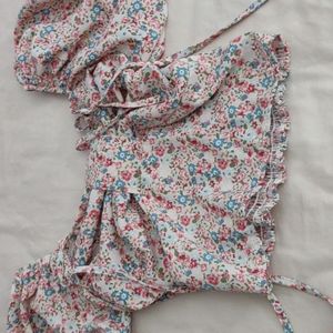 Floral cropped top
